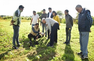 Chairman Dr Ashwani Lochan, Plants 21 Gifted Gooseberries From Bhiku Pannasara Ji.
